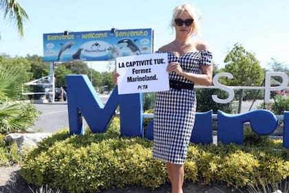 Pamela Anderson pidió el cierre de Marineland Antibes en una protesta en 2017.