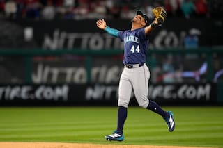 Marineros vencen tres a uno a Angelinos; Young rompe el empate sin carreras en la 10ª