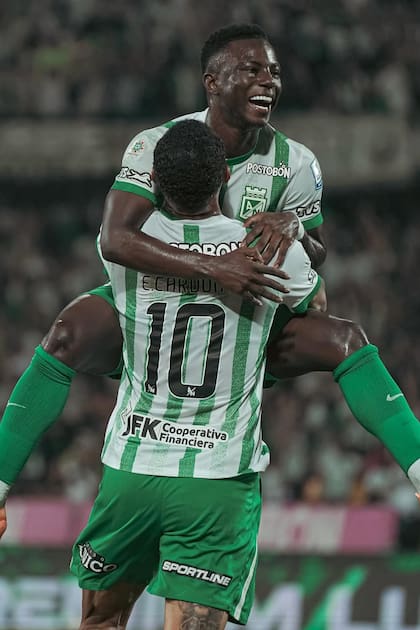 Marino Hinestroza y un festejo de gol en Atlético Nacional