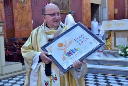 Mario Antonio Cargnello, arzobispo de Salta, denunciado por violencia de género