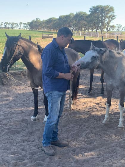 Mario Cuenca en su campo ubicado en la provincia de Córdoba