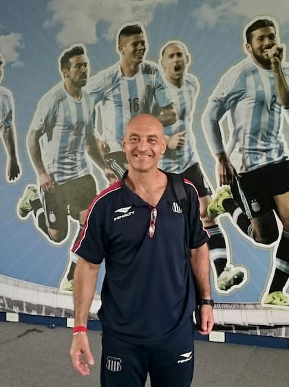 Di Santo dicta conferencias en diferentes países.