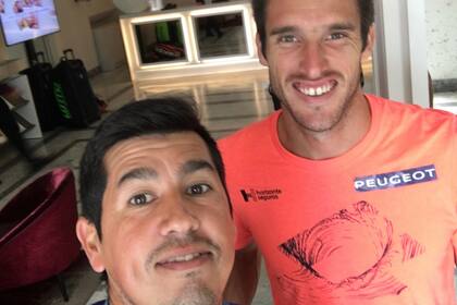 Mario Duré, preparador físico del correntino Leo Mayer; tomaron nota de las lesiones que se observaron en el regreso de la Bundesliga.