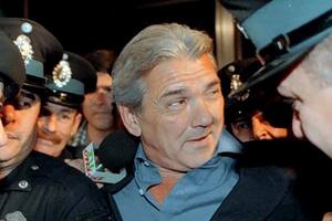 Mario Fendrich rumbo al juzgado federal de Santa Fe en noviembre de 1996
