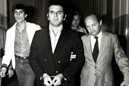 Mario Firmenich, al ser detenido en Brasil el 24 de octubre de 1984 y extraditado a la Argentina. Fue indultado en diciembre de 1990 por un decreto del presidente Carlos Menem