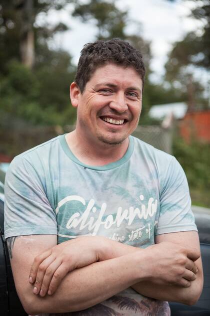 Mario Gauwel es pescador e hijo de Norma Vargas, pionera en la zona.