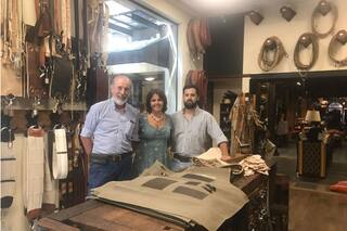 El mayordomo de campo que con US$1000 fue pionero en el negocio talabartero