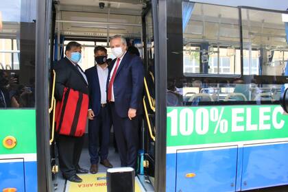 Mario Ishii, en un acto con Axel Kicillof y Alberto Fernández