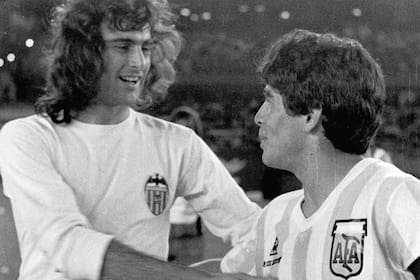 Mario Kempes en Valencia con Diego en la seleccion