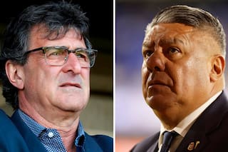 Kempes tomó la bandera de la selección campeona del mundo en 1978 y apuntó contra Chiqui Tapia