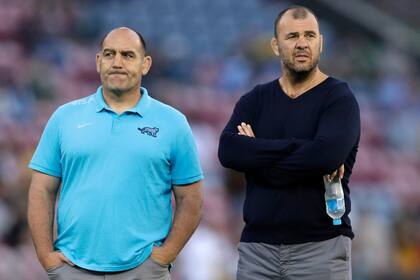 Mario Ledesma y Michael Cheika antes del partido que disputaron los Pumas y los Wallabies en Newcastle, Australia.
