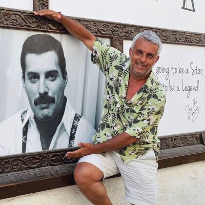 Mario Massaccesi visitó la casa donde nació Freddie Mercury (Foto: Instagram @mariomassaccesi1)