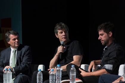 Mario Pergolini, entre Gabriel Casaburi, del BID, y José Alonso Labanca, de Geek Creative Economics