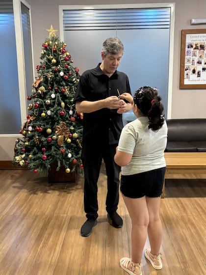 Mario Pergolini se dejó ver muy atento y compinche con los chicos de la Casa Ronald