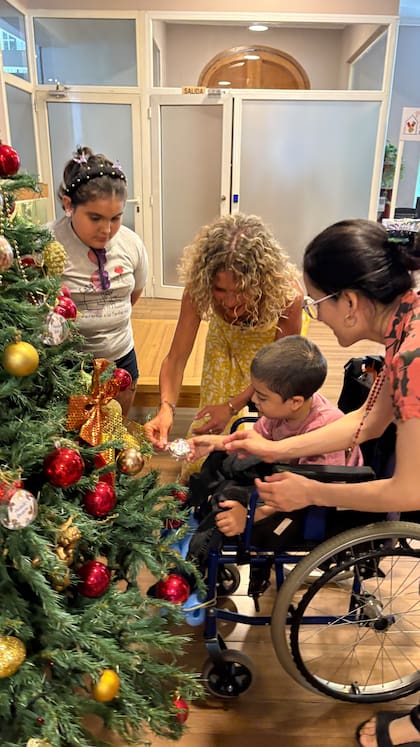 Maru Botana compartió con los chicos y sus familias momentos de charlas y risas. Como cada año, la actividad fue la antesala de unas fiestas que buscan convertirse en un día mágico en la institución