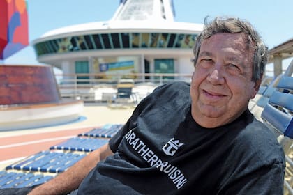 Mario Salcedo, el hombre que vive arriba de un crucero hace 25 años