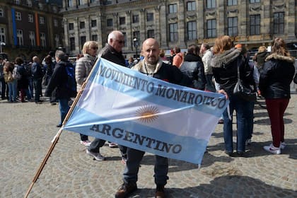 Mario Santiago Carosini es el presidente del Movimiento Monárquico Argentino
