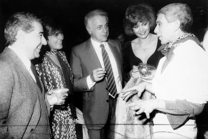 Mario Sapag, Carmen Morales, Sofovich, Pinky y Carlos Perciavalle en 1984