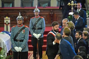 “Ser presidente me permitió comprender mejor a Piñera”, dijo Boric en la despedida final al exmandatario