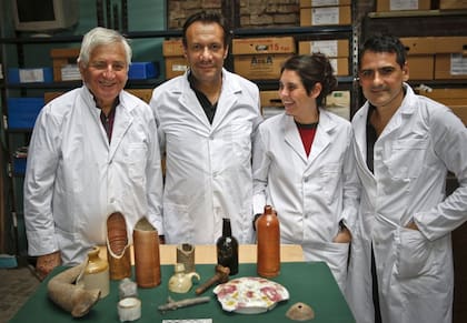 Mario Silveira, Ricardo Orsini, María Bernat y Horacio Padula, antropólogos urbanos, con parte de la historia 