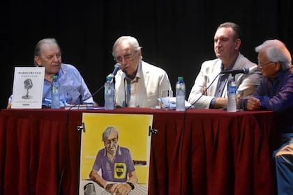 Mario Trucco durante la presentación de su libro "El deporte y la vida, 70 años de periodismo"
