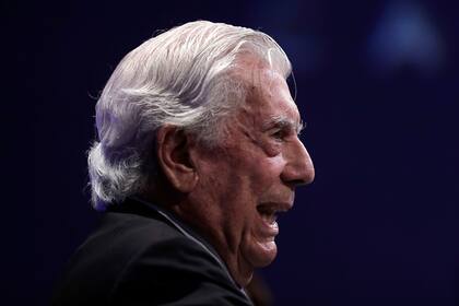 Mario Vargas Llosa en rueda de prensa para presentar su nueva novela, `Tiempos Recios en la Casa de América, en Madrid