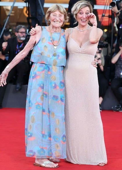 Marisa Borini, de 95 años, y su hija, Valeria Bruni Tedeschi, en la alfombra roja de la Mostra