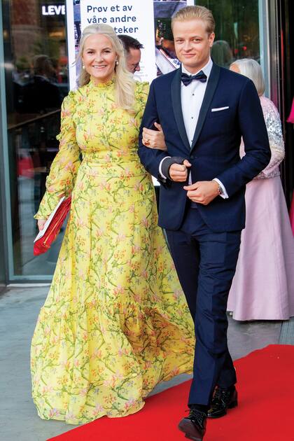 Marius Borg Høiby y su madre, la princesa Mette-Marit