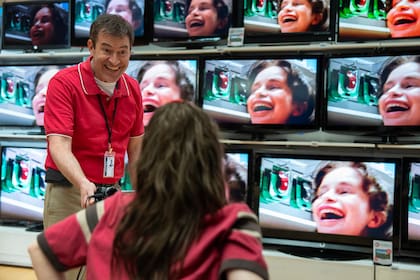 Mark Duplass le da vida a Michael Barnett, el padre adoptivo de Natalia Grace