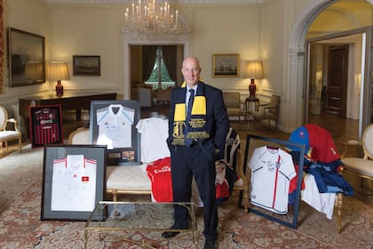 Fanático del club inglés Arsenal, Mark colecciona camisetas de fútbol: tiene más de cincuenta. “Voy a la cancha seguido, pero no tengo un equipo local favorito para no hacer diferencias”, asegura.