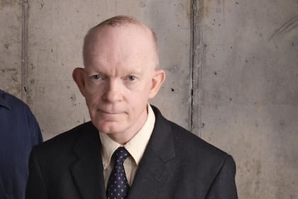 Mark Landis posando para la difusión del documental "Art and Craft",