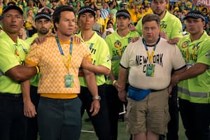 De qué trata Bolas arriba, la película que une a Eva de Dominici con Mark Wahlberg