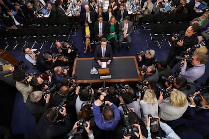 Mark Zuckerberg antes de dar testimonio en el Senado de los Estados Unidos, en abril de 2018