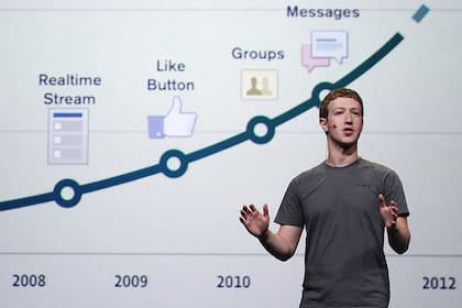 Mark Zuckerberg durante la conferencia de desarrolladores de Facebook F8 en 2011. En ese entonces la red social tenía 1000 millones de usuarios