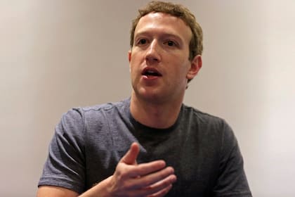 Mark Zuckerberg en la Universidad de Bogotá, en diálogo con Reuters