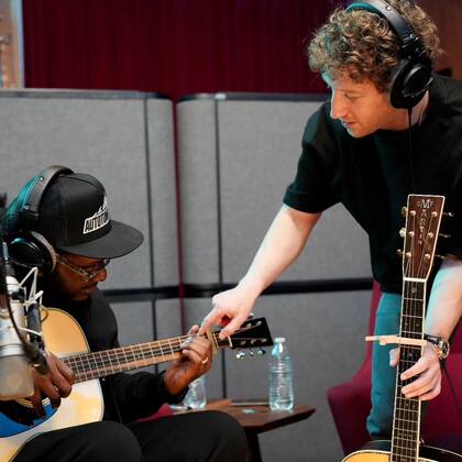 Mark Zuckerberg grabó un cover de la canción Get Low junto a T-Pain