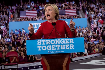 Mark Zuckerberg no pudo desmentir que su red facilitó la campaña anti-Hillary.