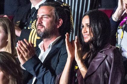 El director de Soho House,una conocida cadena clubes y hoteles privados para personas con una “alma creativa” (y dinero, por supuesto), conoció a Meghan cuando ella se mudó a Toronto para trabajar en la serie Suits y él, para abrir un club en la ciudad.