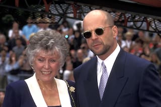 La madre de Bruce Willis sorprende a todos a los 90 años como voluntaria de la Policía de Los Ángeles