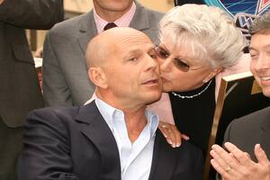 La madre de Bruce Willis duda que él la reconozca y se refiere a cómo cambió su conducta