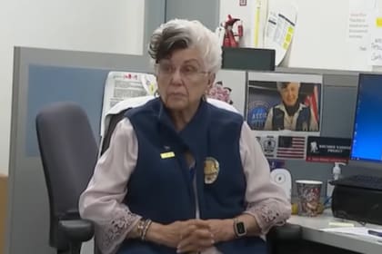 Marlene Willis lleva 22 años como voluntaria del Departamento de Policía de Los Angeles (Foto: Captura / NBC)
