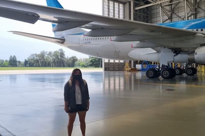 Marletta visitó con la facultad a los hangares de Aerolíneas Argentinas