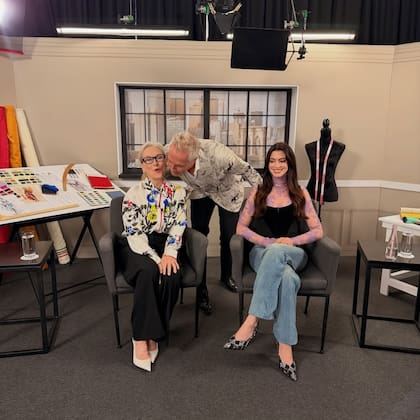 Marley inclinándose hacia Streep en un gesto de afecto, mientras ella responde con una expresión pícara (Foto: Instagram/@marley_ok)