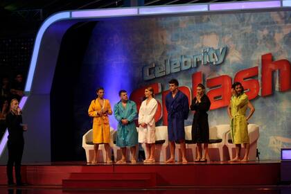 Marley junto a los primeros participantes que se animaron a saltar en el debut de Celebrity Splash