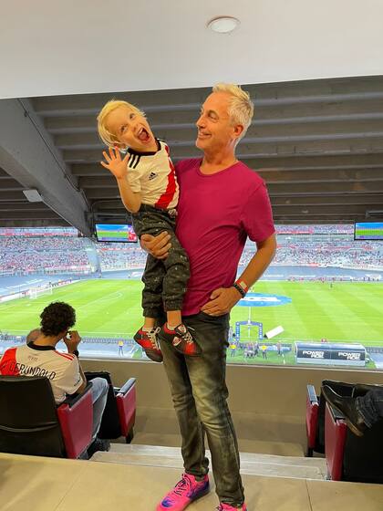 Marley y Mirko, su hijo, dieron el presente en el partido de River
Foto: Instagram @rrpp_carp