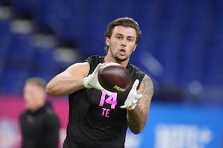 Marlin Klein dejó Europa para perseguir su sueño y ahora espera su recompensa en el draft de la NFL