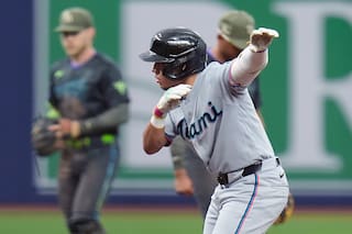 Marlins anotan ocho carreras en la décima entrada y vencen a Rays por 10-5