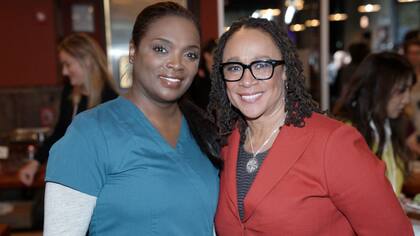 Marlyne Barrett y S. Epatha Merkerson