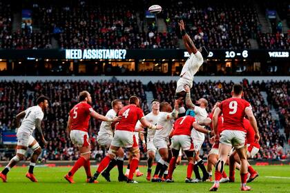 Maro Itoje gana en lo alto de un line que Gales ni siquiera disputó