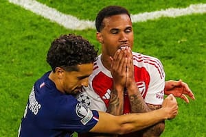 Un gesto que conmovió: el abrazo de Marquinhos a quien falló el penal decisivo, cuando PSG desataba la euforia